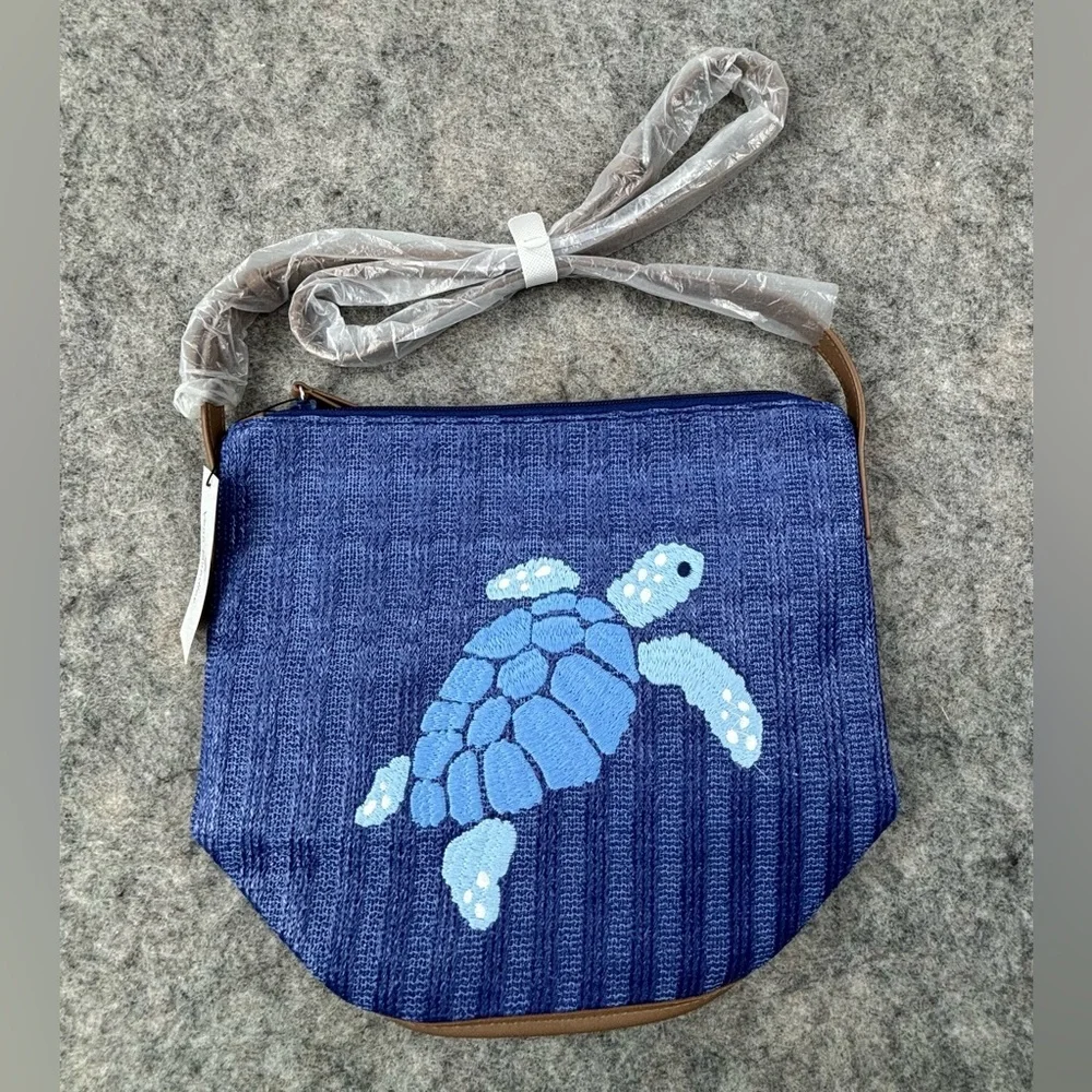 Vera Bradley | Straw Bucket Crossbody Bag | in Regatta Turtle Blue | NWT - Picture 1 of 9